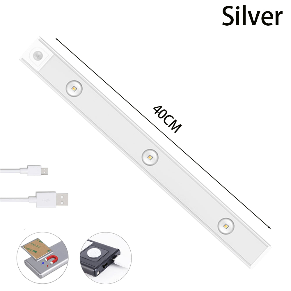 LED-Sensorleuchte mit Bewegungssensor im Flur